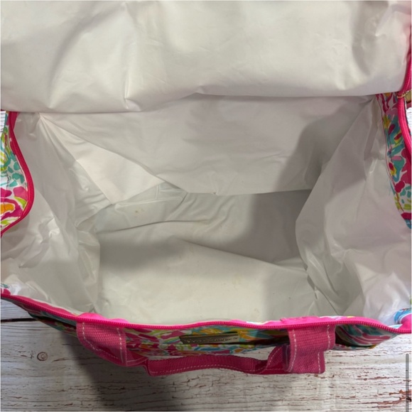 Lilly Pulitzer Insulated Beach Cooler in Lovers Coral with shoulder strap NEW - Picture 4 of 8